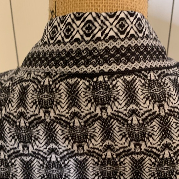 Max Studio Open Front Black and White Monochrome Geometric Kimono - Picture 7 of 13